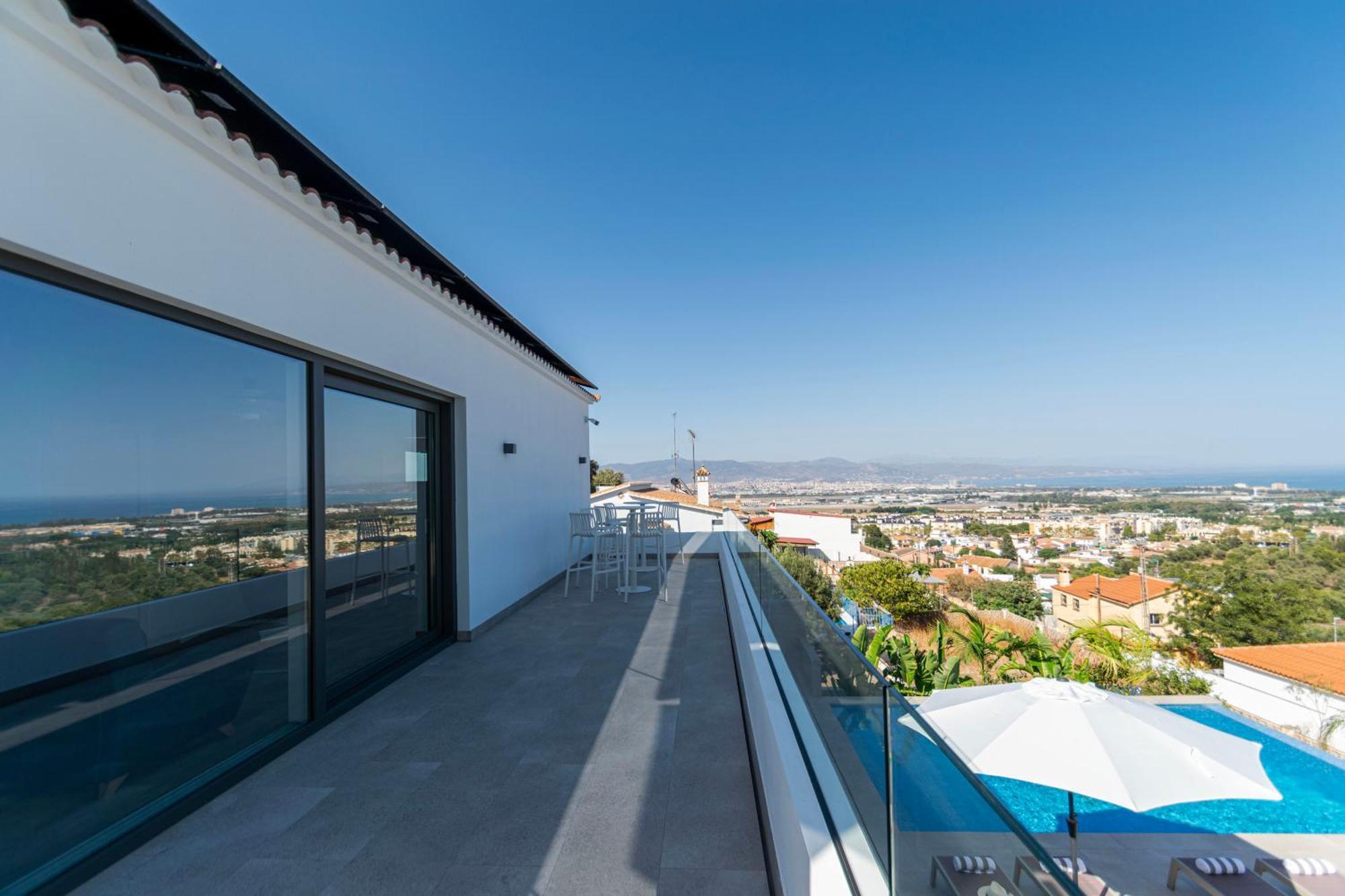 Villa Happyplace - With Panoramic Sea View Heated Infinity Saltwater Pool *