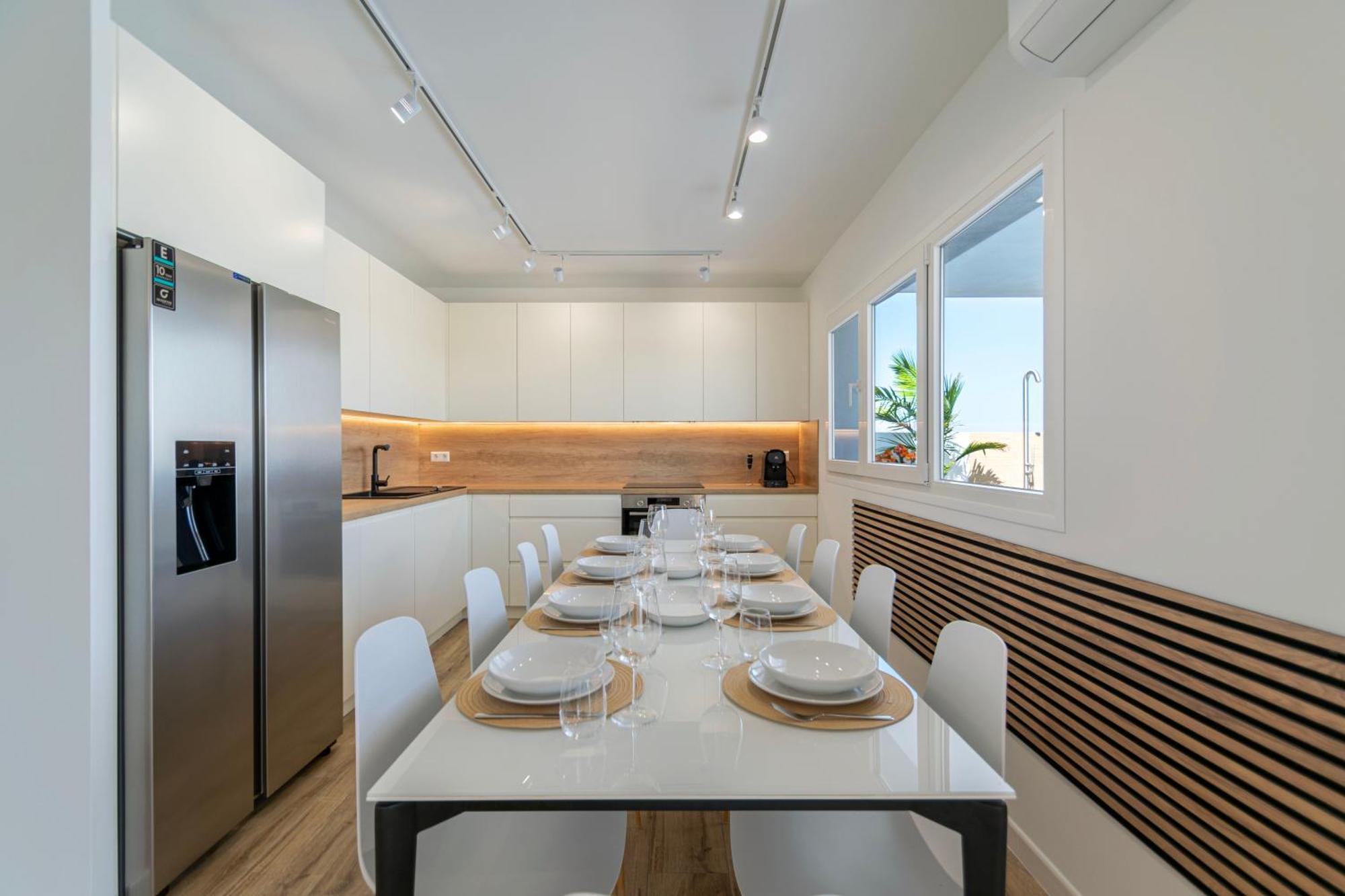Happyplace - With Panoramic Sea View Heated Infinity Saltwater Pool *