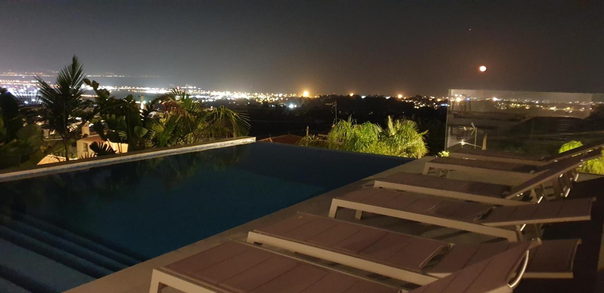 Happyplace - With Panoramic Sea View Heated Infinity Saltwater Pool *